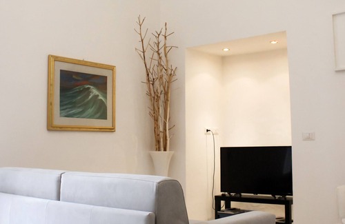 Salerno Apartment | In the center, large and bright, very close to the Amalfi Coast