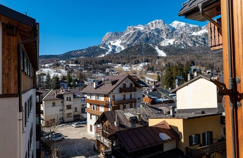 Cortina d'Ampezzo Historic Centre Apartment | In the centre with WIFI