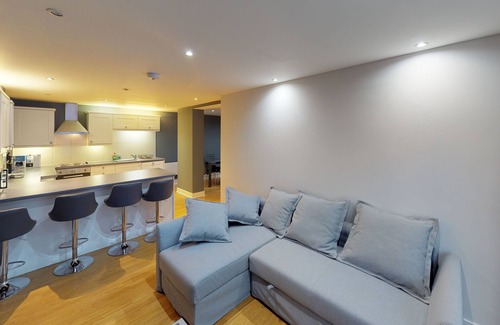 The Westside House | IN THE CITY PROPERTIES , LUXURIOUS 4 BEDROOMS 3 BATHROMS CITY CENTRE LOCATION