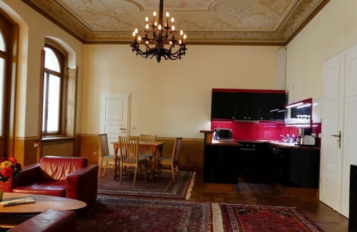 Suedvorstadt Apartment | In the drawing room and study