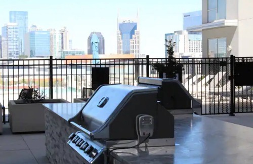 Eighth Avenue Apartment | In the Gulch…2 mins to Broadway!