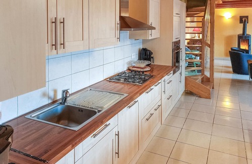Cleden-Cap-Sizun House | In the heart of the Cap Sizun peninsula, this spacious vacation home with a well-kept garden welcome