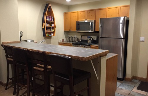 Avon Condo | In the heart of Avon -walk to restaurants & gondola! Immaculate 2bed/2bath