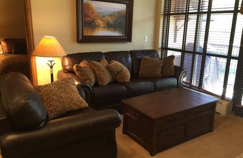Avon Condo | In the heart of Avon -walk to restaurants & gondola! Immaculate 2bed/2bath