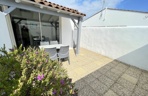 La Flotte House | In the heart of La Flotte - House 4 persons- private Patio - Private parking