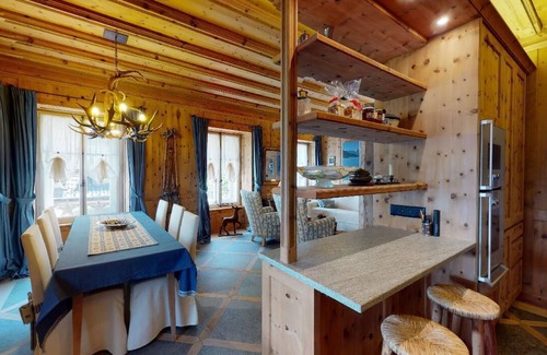 Pontresina Apartment | In the heart of the charming village of Pontresina, right next to the famous Hot