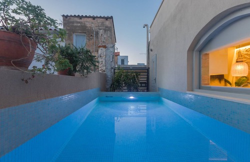 Old Town Rethymnon House | In the old historical town of Rethymno,Daphne Luxury Home with a private pool