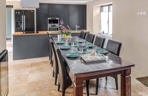 Pluneret House | In the south of Brittany, near the coast, this comfortable vacation home welcomes you.
