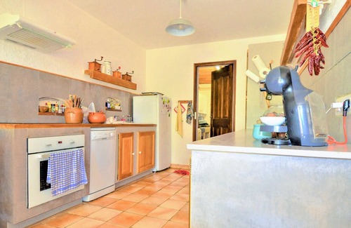 Suze-la-Rousse House | In this beautiful vacation home with pool you can enjoy a relaxing vacation.