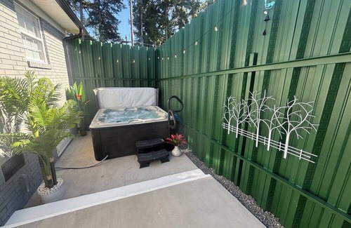 Lincolnton House | In Town Living - Hot Tub - Nintendo - EV - Large Vehicle & Trailer Parking