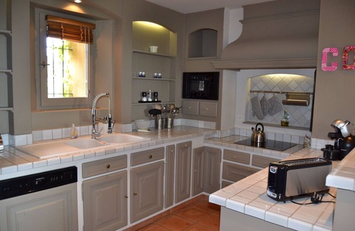Violes House | In Violès, Vaucluse, luxury landhouse for your holiday, heated pool
