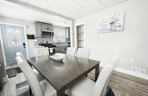 Pittsburgh House | Inclination Vacation: Renovated Luxe 5BR/3.5BA Home, 8 mins to Downtown
