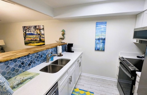 Saint Helena Island Condo | Includes Resort access & golf cart. See reviews. Pet considered. Fall for Fripp!