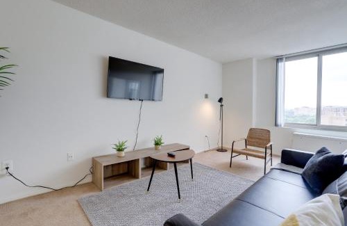 Aurora Highlands Apartment | Incredible 1 BR Apt + Den @Crystal City With Gym