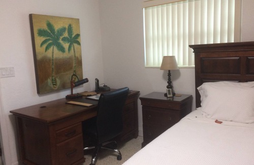 Little Havana Cottage | Incredible 3 miles from Miami Airport! Marlins Stadium, downtown, Free Parking