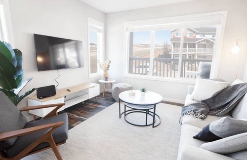 Fort Gary House | Incredible 3Bedroom Townhouse with Garage & Wi-Fi!