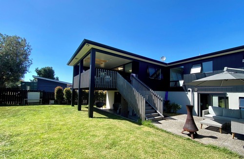 Ohope House | Incredible modern 5-bedroom home accessible to Ohope Beach and harbour