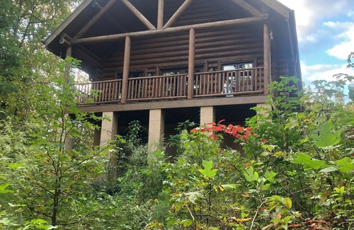 Pickens Cabin | Incredible Mountain View! Log Cabin steps from Table Rock State Park.