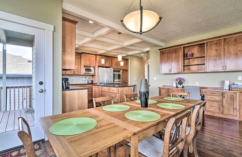 The Dalles House | Incredible Oregon Retreat w/Private Hot Tub!