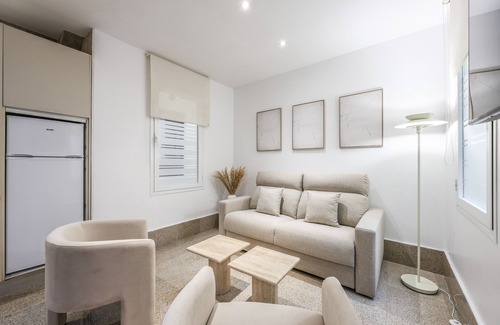 Las Acacias Apartment | Incredible Renovated Apartment E3A