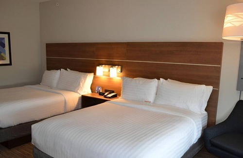 University Place House | Incredibly Cozy Suite for Groups!Free Breakfast