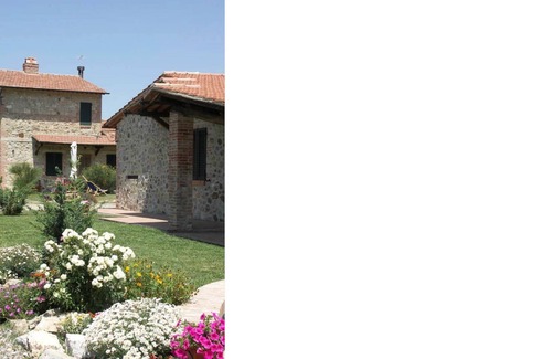 Castiglione d'Orcia Villa | Independent residence with 4 apartaments and pool in val d'Orcia