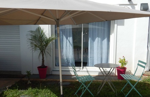 La Montagne Apartment | Independent apartment on the ground floor of a house on 1200 m² garden