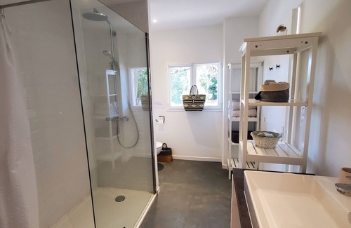 Les 3 Ponts Bed & Breakfast | Independent studio with pool