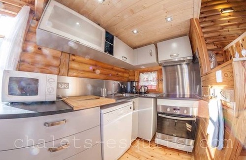 Pyrenees 2000 Ski Chalet | Independent wooden chalet near the slopes 2000 Pyrénées WIFI comfort