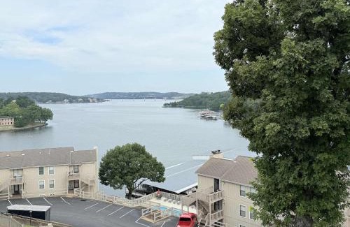 Osage Beach House | Indian Pointe Lake View - Pets