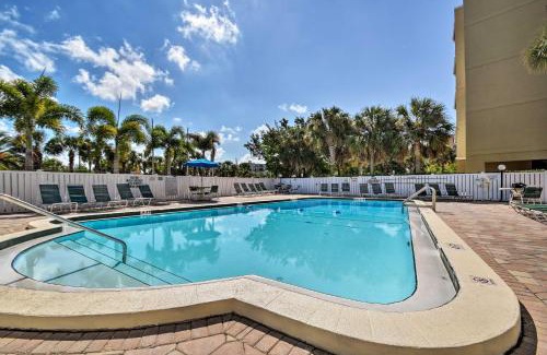 Indian Shores Apartment | Indian Shores Condo with 2 Balconies and Pool Access!