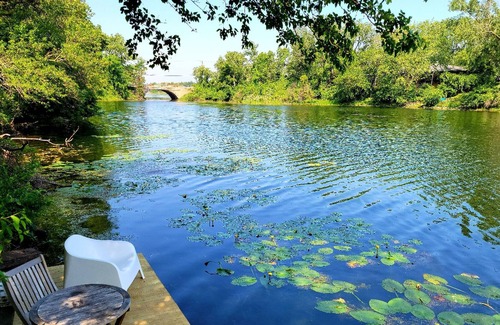 Miller Beach Cottage | Indiana Dunes GuestSuite. On Calumet Lagoon. 3blks to beach/Lake Michigan. Bikes