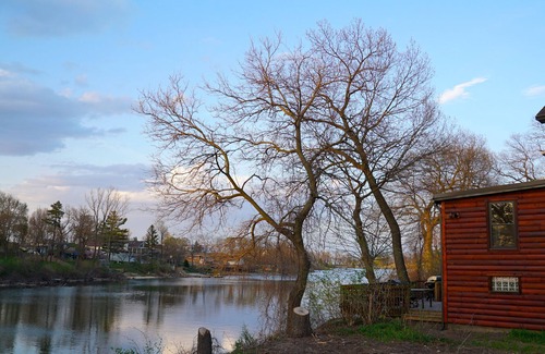 Miller Beach Cottage | Indiana Dunes. Split-log Cottage on Lagoon. 3blks Lake Michigan/Beach. Bikes.