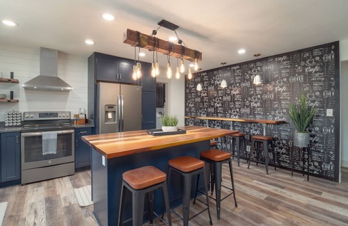 Roseburg House | Indigo Collective - Modern Comfort & Bold Design