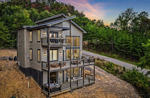 Sevierville Cabin | Indoor Heated Pool with Fall Foliage Views! 🍂