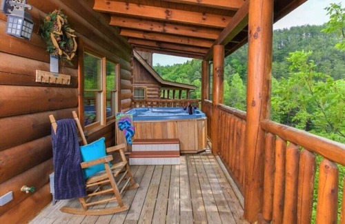 Sevierville Apartment | INDOOR/OUTDOOR POOL, IN BEST RESORT. CLOSE TO MAJOR ATTRACTIONS!n
