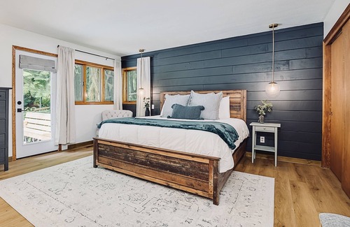 Brightwood Cabin | Indoor Pickleball - Pet Friendly, 2 Acres, HotTub!