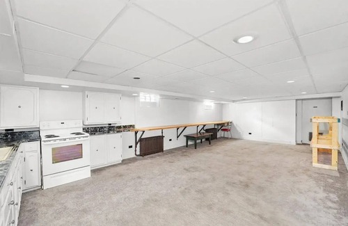 Ottawa House | Indoor pool, Hot Tub, Sauna, Sleeps 15, 5B, 4Ba, Walk to Downtown Ottawa & River