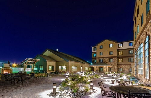 Grand Forks Condo | Indoor Pool & Hot Tub. Free Breakfast. Only 2 Min from University of North Dakota.