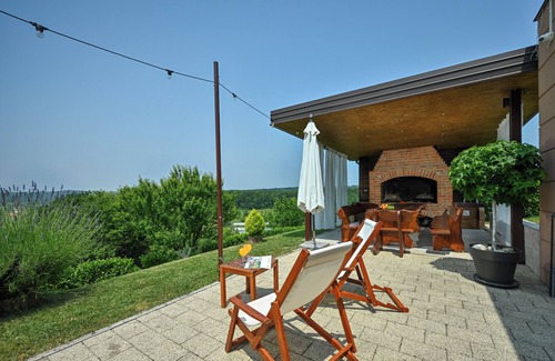 Marija Bistrica House | Indoor pool/sauna/outdoor jacuzzi.nEverything you need
