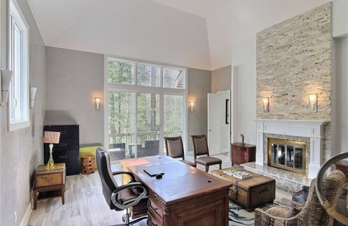 Hunting Valley House | Indoor Pool|Sauna|Theater Room|Bar|Sleeps 10