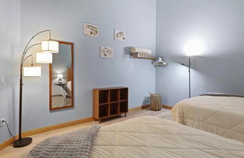 Wisconsin Dells Apartment | Indoor Water Park - Game Rm - Mins to Downtown - Jacuzzi