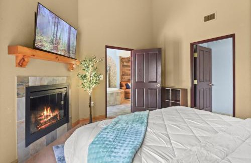 Wisconsin Dells Apartment | Indoor Water Park - Game Rm - Mins to Downtown - Jacuzzi