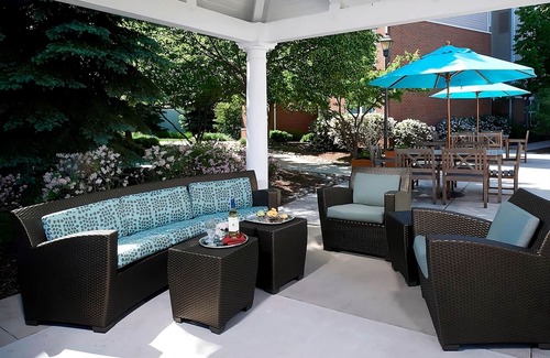 Waukegan Apartment | Indulge In Home Like Comfort! Near Genesee Theater, Pets Allowed, Outdoor Pool!