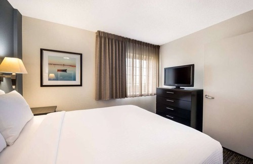 Nassau Bay Resort | Indulge in Home Like Comfort! 4 Spacious Units, Pets Allowed, Full Kitchen!