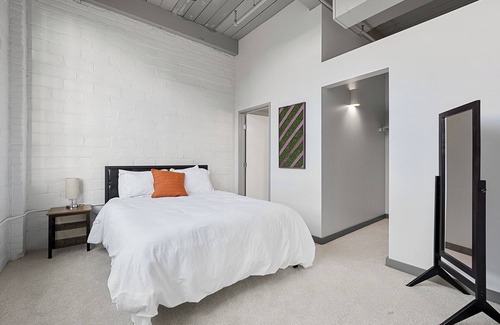 Downtown Cleveland Bed & Breakfast | Industrial 2BD Apt in Downtown Cleveland!