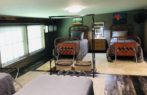 Eunice House | Industrial Loft @ Cypress Grove