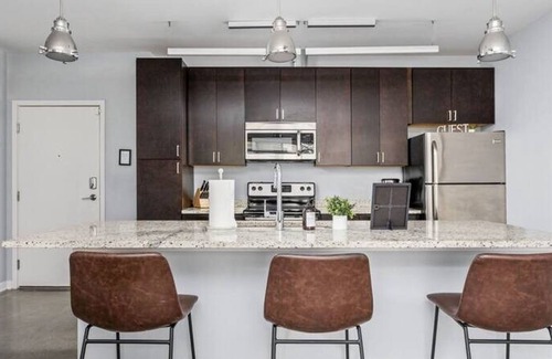 Cole-Noble District Apartment | Indy Monument Circle Dream 1BR in Cozysuites