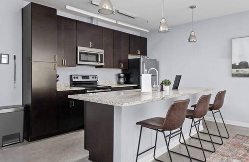 Cole-Noble District Apartment | Indy Monument Circle Dream 1BR in Cozysuites