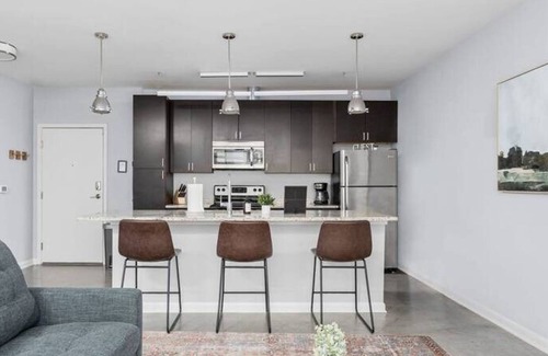 Cole-Noble District Apartment | Indy Monument Circle Dream 1BR in Cozysuites